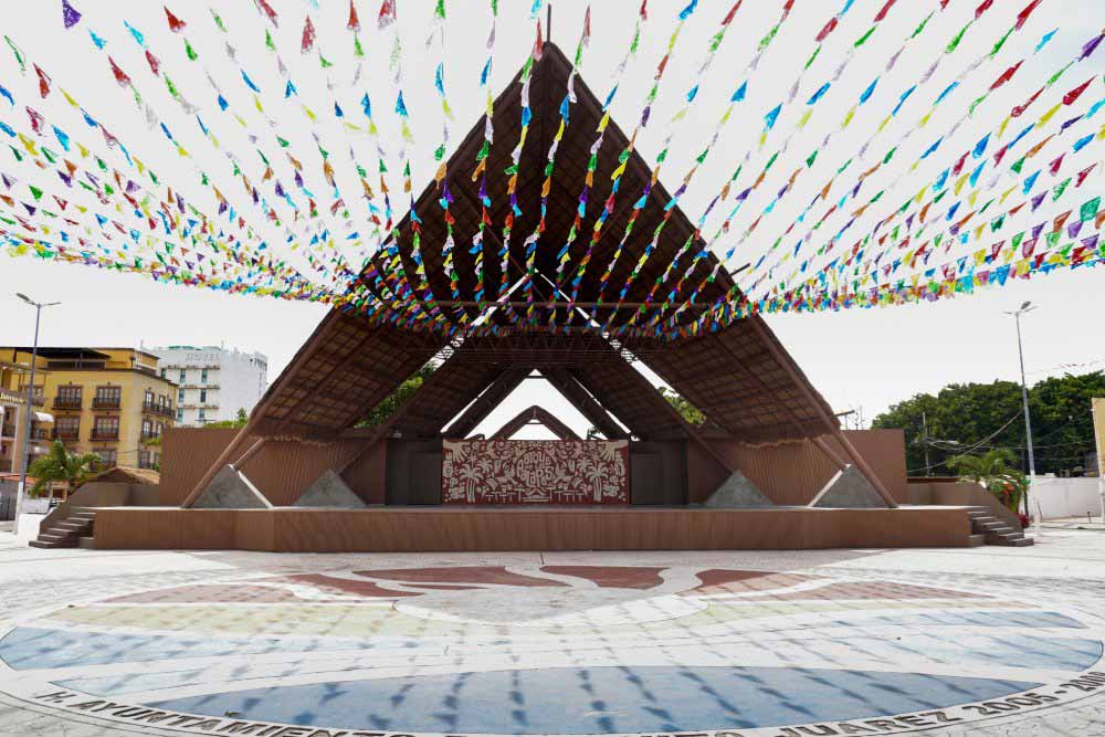 Palapa grande en explanada